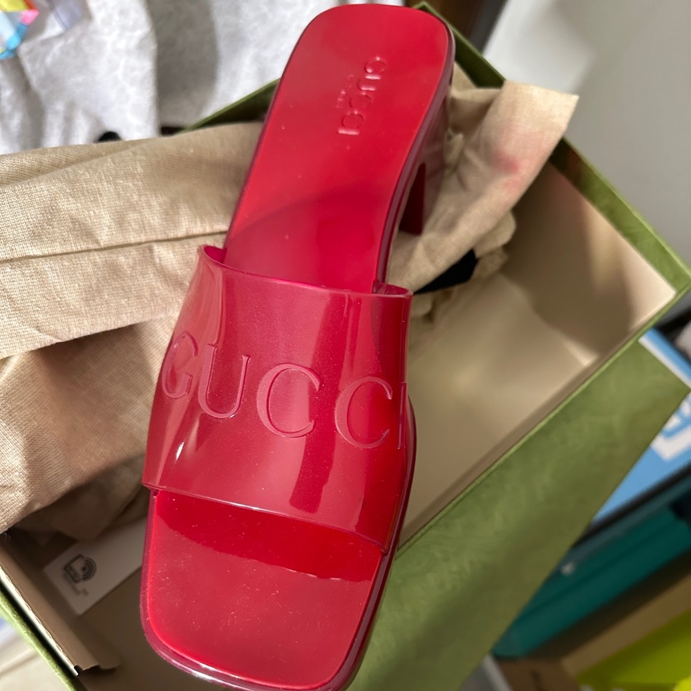 Gucci jelly sandals